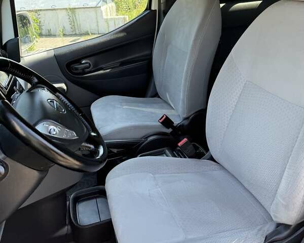 Белый Ниссан e-NV200, объемом двигателя 0 л и пробегом 161 тыс. км за 9400 $, фото 22 на Automoto.ua