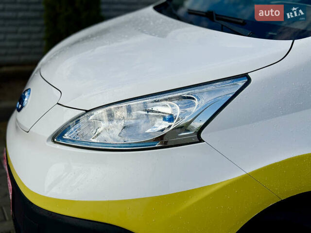 Білий Ніссан e-NV200, об'ємом двигуна 0 л та пробігом 40 тис. км за 10900 $, фото 5 на Automoto.ua
