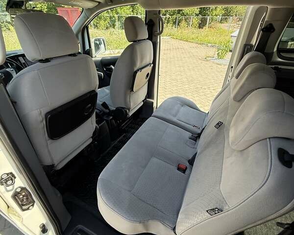 Белый Ниссан e-NV200, объемом двигателя 0 л и пробегом 161 тыс. км за 9400 $, фото 27 на Automoto.ua