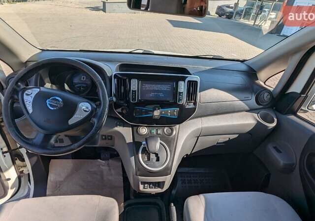 Белый Ниссан e-NV200, объемом двигателя 0 л и пробегом 169 тыс. км за 11000 $, фото 10 на Automoto.ua
