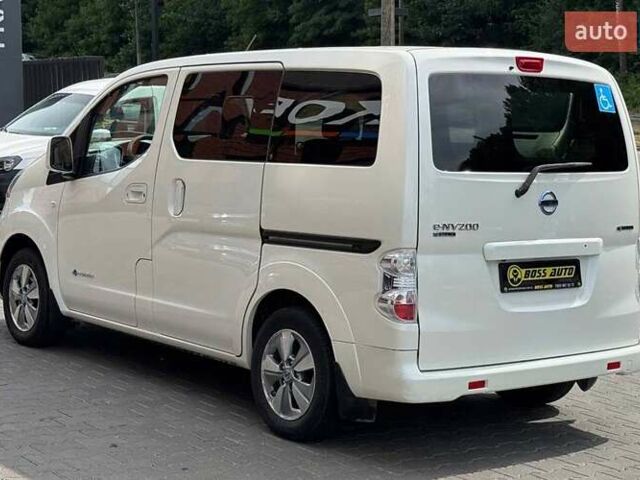 Белый Ниссан e-NV200, объемом двигателя 0 л и пробегом 161 тыс. км за 11600 $, фото 3 на Automoto.ua