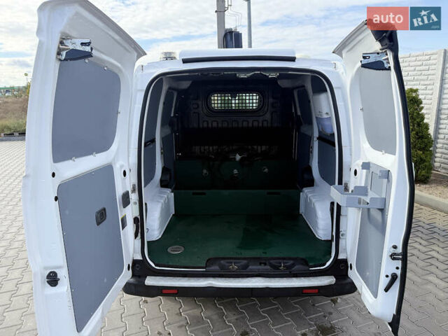 Белый Ниссан e-NV200, объемом двигателя 0 л и пробегом 27 тыс. км за 9800 $, фото 14 на Automoto.ua