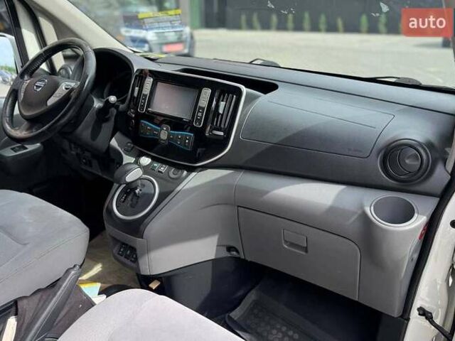 Белый Ниссан e-NV200, объемом двигателя 0 л и пробегом 161 тыс. км за 11600 $, фото 14 на Automoto.ua