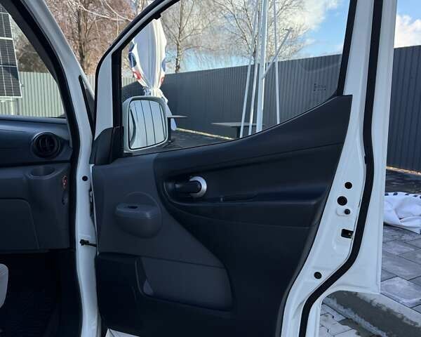 Білий Ніссан e-NV200, об'ємом двигуна 0 л та пробігом 161 тис. км за 9000 $, фото 29 на Automoto.ua