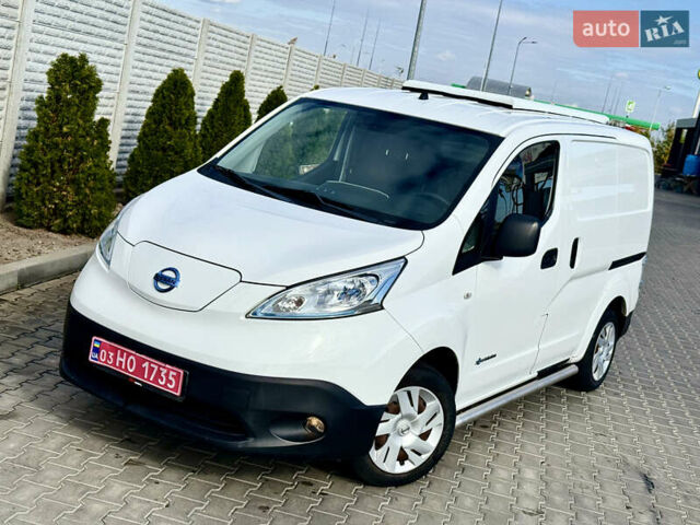 Белый Ниссан e-NV200, объемом двигателя 0 л и пробегом 27 тыс. км за 9800 $, фото 1 на Automoto.ua