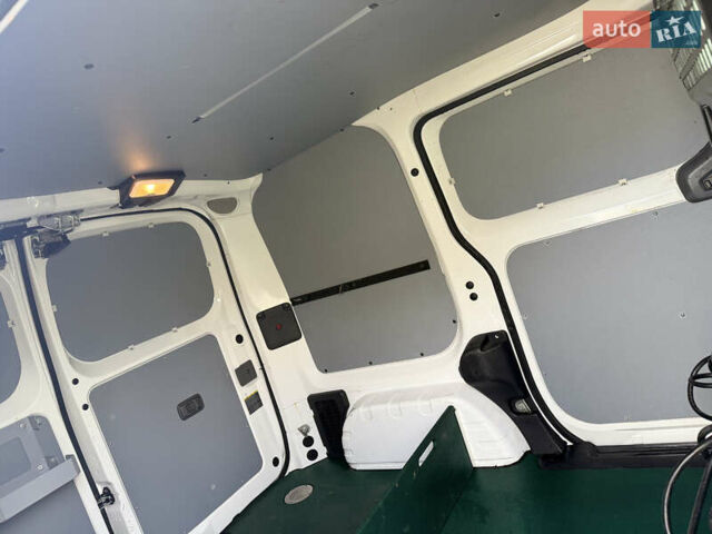 Белый Ниссан e-NV200, объемом двигателя 0 л и пробегом 27 тыс. км за 9800 $, фото 19 на Automoto.ua