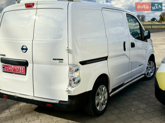 Белый Ниссан e-NV200, объемом двигателя 0 л и пробегом 27 тыс. км за 9800 $, фото 29 на Automoto.ua