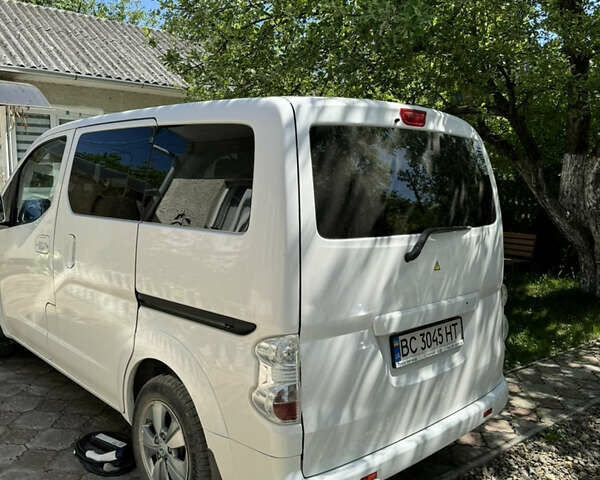 Білий Ніссан e-NV200, об'ємом двигуна 0 л та пробігом 138 тис. км за 12400 $, фото 5 на Automoto.ua