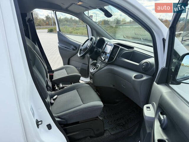 Белый Ниссан e-NV200, объемом двигателя 0 л и пробегом 27 тыс. км за 9800 $, фото 22 на Automoto.ua