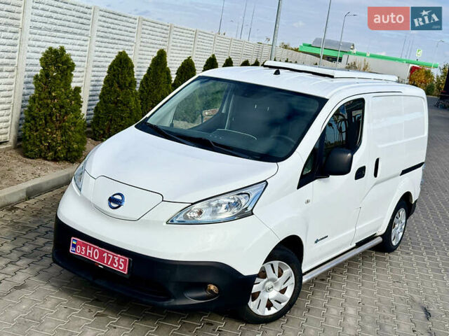 Белый Ниссан e-NV200, объемом двигателя 0 л и пробегом 27 тыс. км за 9800 $, фото 2 на Automoto.ua