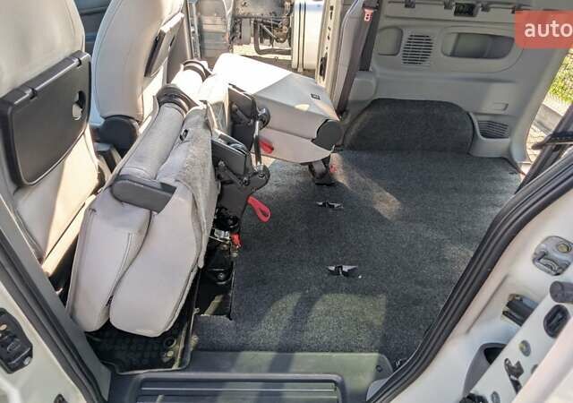 Белый Ниссан e-NV200, объемом двигателя 0 л и пробегом 169 тыс. км за 11000 $, фото 7 на Automoto.ua