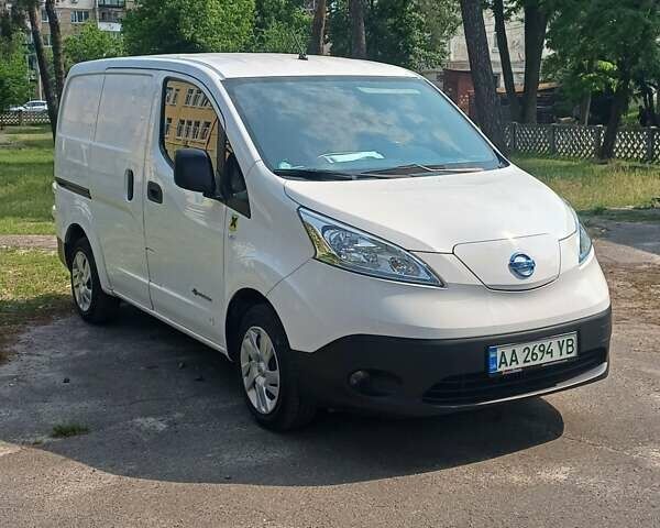 Белый Ниссан e-NV200, объемом двигателя 0 л и пробегом 95 тыс. км за 7950 $, фото 6 на Automoto.ua