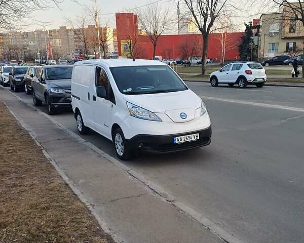 Белый Ниссан e-NV200, объемом двигателя 0 л и пробегом 95 тыс. км за 7950 $, фото 3 на Automoto.ua