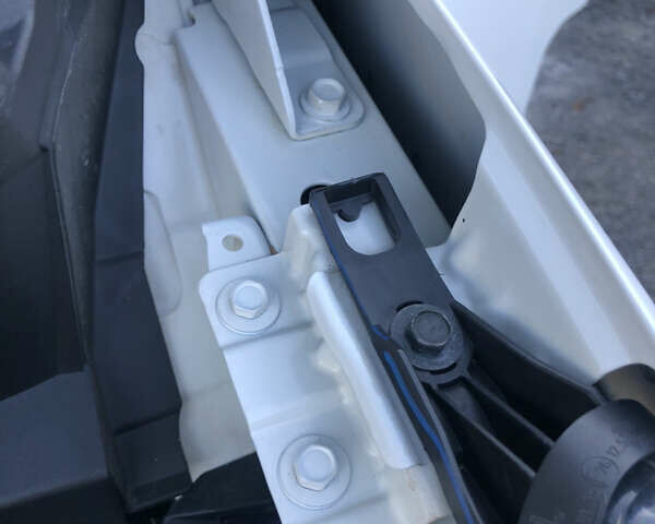 Белый Ниссан e-NV200, объемом двигателя 0 л и пробегом 65 тыс. км за 10400 $, фото 52 на Automoto.ua