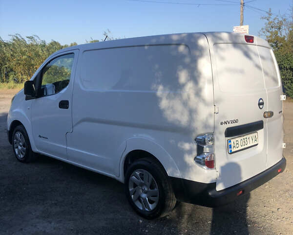 Белый Ниссан e-NV200, объемом двигателя 0 л и пробегом 65 тыс. км за 10400 $, фото 12 на Automoto.ua