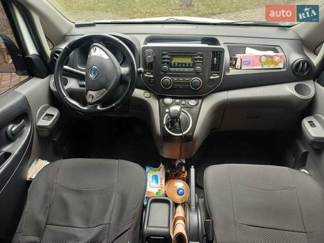 Белый Ниссан e-NV200, объемом двигателя 0 л и пробегом 95 тыс. км за 7950 $, фото 4 на Automoto.ua