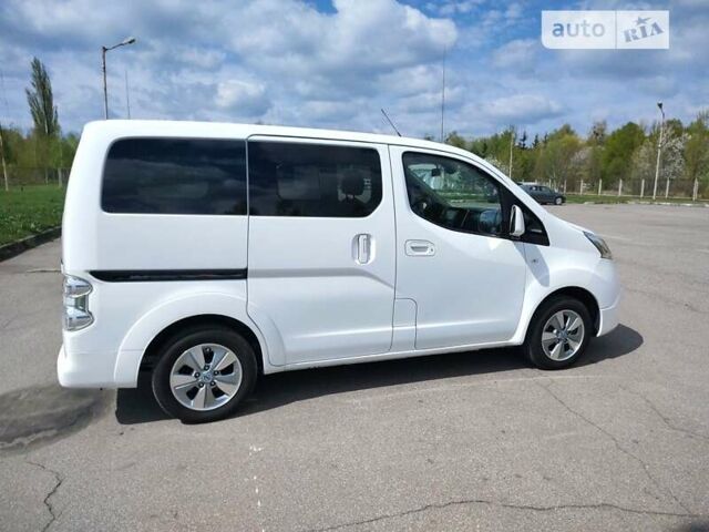 Белый Ниссан e-NV200, объемом двигателя 0 л и пробегом 139 тыс. км за 16900 $, фото 11 на Automoto.ua