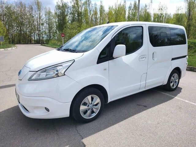 Белый Ниссан e-NV200, объемом двигателя 0 л и пробегом 139 тыс. км за 16900 $, фото 8 на Automoto.ua