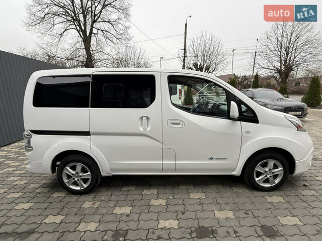 Белый Ниссан e-NV200, объемом двигателя 0 л и пробегом 88 тыс. км за 12350 $, фото 4 на Automoto.ua