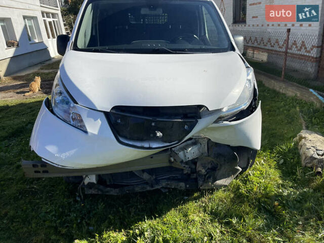 Белый Ниссан e-NV200, объемом двигателя 0 л и пробегом 107 тыс. км за 6000 $, фото 1 на Automoto.ua