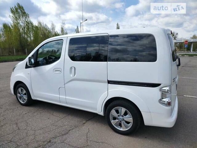 Белый Ниссан e-NV200, объемом двигателя 0 л и пробегом 139 тыс. км за 16900 $, фото 3 на Automoto.ua