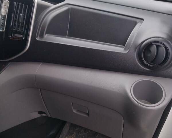 Белый Ниссан e-NV200, объемом двигателя 0 л и пробегом 70 тыс. км за 9800 $, фото 4 на Automoto.ua