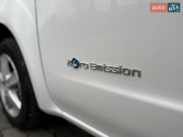 Белый Ниссан e-NV200, объемом двигателя 0 л и пробегом 88 тыс. км за 12350 $, фото 9 на Automoto.ua