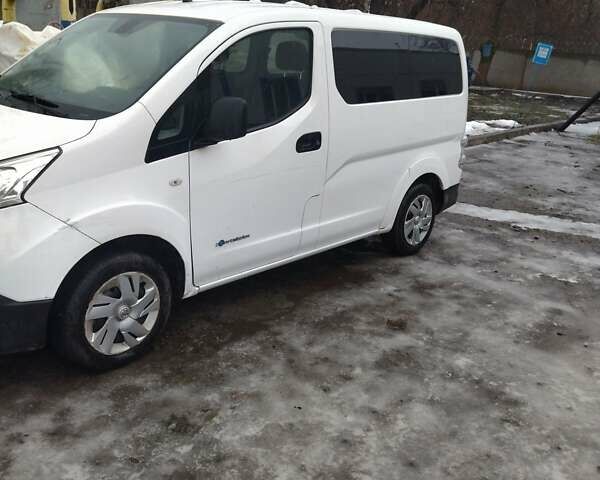 Білий Ніссан e-NV200, об'ємом двигуна 0 л та пробігом 70 тис. км за 13999 $, фото 3 на Automoto.ua