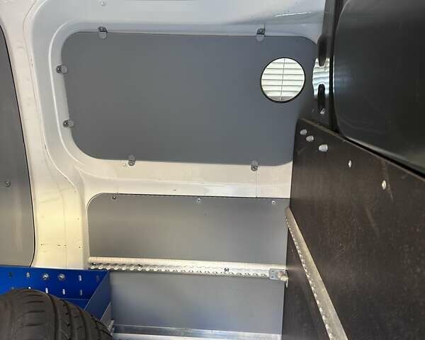 Білий Ніссан e-NV200, об'ємом двигуна 0 л та пробігом 29 тис. км за 10799 $, фото 14 на Automoto.ua