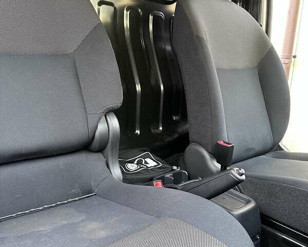 Білий Ніссан e-NV200, об'ємом двигуна 0 л та пробігом 29 тис. км за 10799 $, фото 39 на Automoto.ua