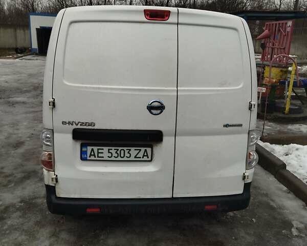 Белый Ниссан e-NV200, объемом двигателя 0 л и пробегом 70 тыс. км за 13200 $, фото 6 на Automoto.ua