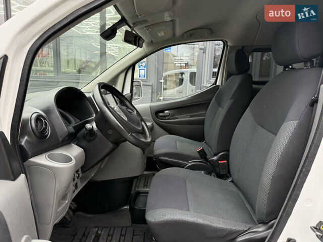 Белый Ниссан e-NV200, объемом двигателя 0 л и пробегом 88 тыс. км за 12350 $, фото 27 на Automoto.ua