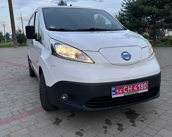 Білий Ніссан e-NV200, об'ємом двигуна 0 л та пробігом 29 тис. км за 10799 $, фото 3 на Automoto.ua