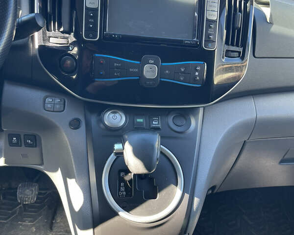 Белый Ниссан e-NV200, объемом двигателя 0 л и пробегом 107 тыс. км за 6000 $, фото 10 на Automoto.ua