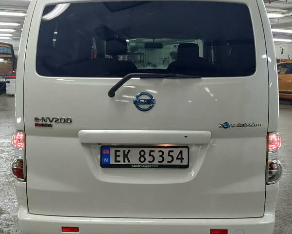 Белый Ниссан e-NV200, объемом двигателя 0 л и пробегом 132 тыс. км за 13200 $, фото 4 на Automoto.ua