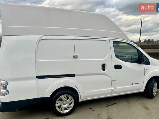Белый Ниссан e-NV200, объемом двигателя 0 л и пробегом 20 тыс. км за 13900 $, фото 1 на Automoto.ua