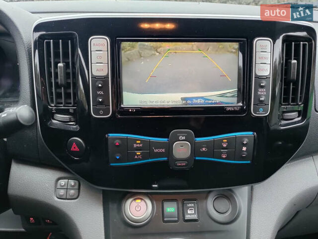 Белый Ниссан e-NV200, объемом двигателя 0 л и пробегом 132 тыс. км за 13200 $, фото 15 на Automoto.ua
