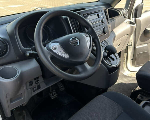 Белый Ниссан e-NV200, объемом двигателя 0 л и пробегом 73 тыс. км за 13200 $, фото 9 на Automoto.ua