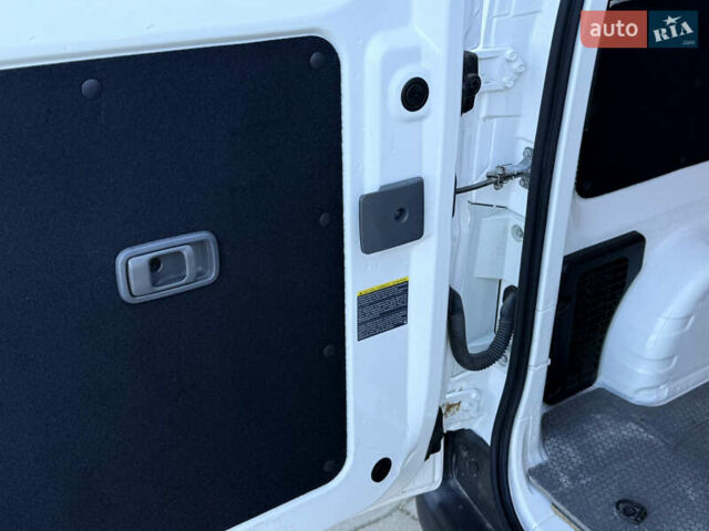 Білий Ніссан e-NV200, об'ємом двигуна 0 л та пробігом 52 тис. км за 14600 $, фото 11 на Automoto.ua