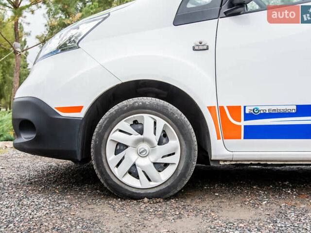Білий Ніссан e-NV200, об'ємом двигуна 0 л та пробігом 82 тис. км за 13400 $, фото 6 на Automoto.ua