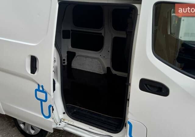 Белый Ниссан e-NV200, объемом двигателя 0 л и пробегом 58 тыс. км за 13100 $, фото 11 на Automoto.ua