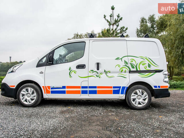 Білий Ніссан e-NV200, об'ємом двигуна 0 л та пробігом 82 тис. км за 13400 $, фото 5 на Automoto.ua
