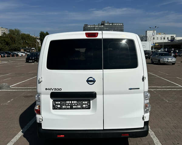 Белый Ниссан e-NV200, объемом двигателя 0 л и пробегом 73 тыс. км за 13200 $, фото 4 на Automoto.ua