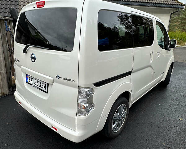 Белый Ниссан e-NV200, объемом двигателя 0 л и пробегом 132 тыс. км за 13200 $, фото 7 на Automoto.ua