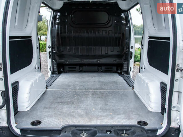 Білий Ніссан e-NV200, об'ємом двигуна 0 л та пробігом 82 тис. км за 13400 $, фото 13 на Automoto.ua