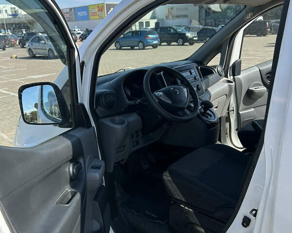 Белый Ниссан e-NV200, объемом двигателя 0 л и пробегом 73 тыс. км за 13200 $, фото 8 на Automoto.ua