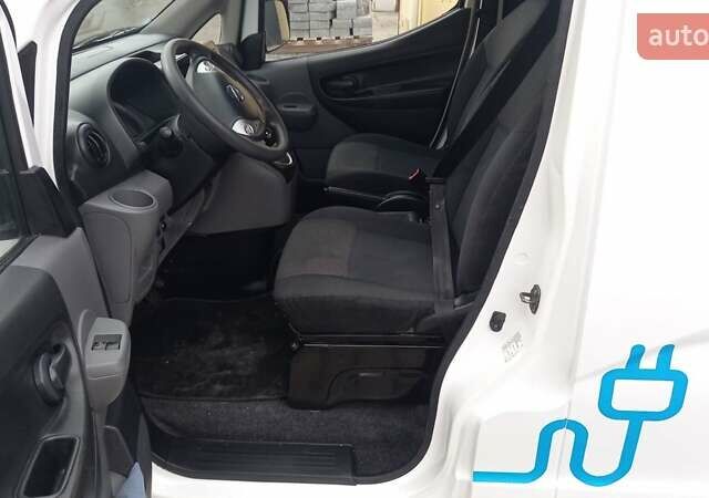 Белый Ниссан e-NV200, объемом двигателя 0 л и пробегом 58 тыс. км за 13100 $, фото 7 на Automoto.ua