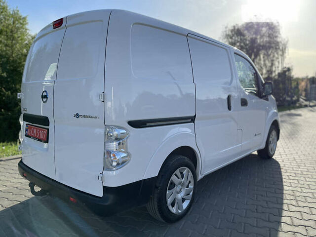 Білий Ніссан e-NV200, об'ємом двигуна 0 л та пробігом 51 тис. км за 15000 $, фото 5 на Automoto.ua