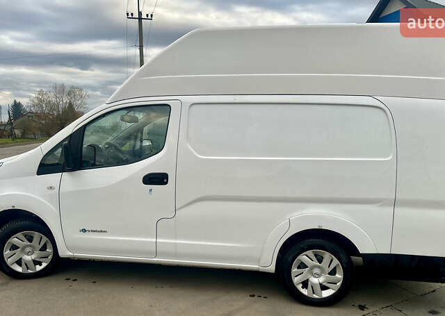 Белый Ниссан e-NV200, объемом двигателя 0 л и пробегом 20 тыс. км за 13900 $, фото 3 на Automoto.ua