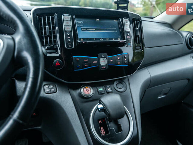 Білий Ніссан e-NV200, об'ємом двигуна 0 л та пробігом 82 тис. км за 13400 $, фото 28 на Automoto.ua